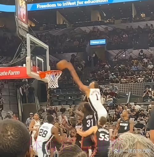 卡斯尔假投真传 文班亚马空接暴扣 卡斯尔假投真传 文班亚马空接暴扣